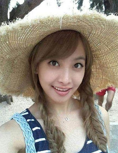 看看女星們花式戴草帽的帽子戲法！